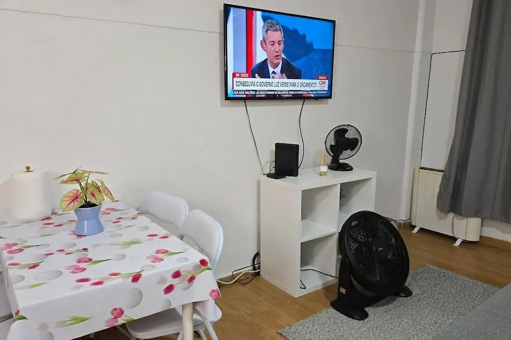 Apartamento Cave -1 Estudio Inteiro No Areeiro Em Lisboa Apartment