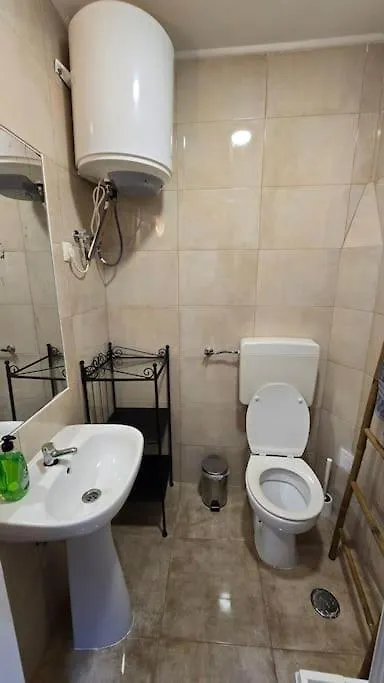 Apartamento Cave -1 Estudio Inteiro No Areeiro Em Lisboa 0*, Lissabon Portugal