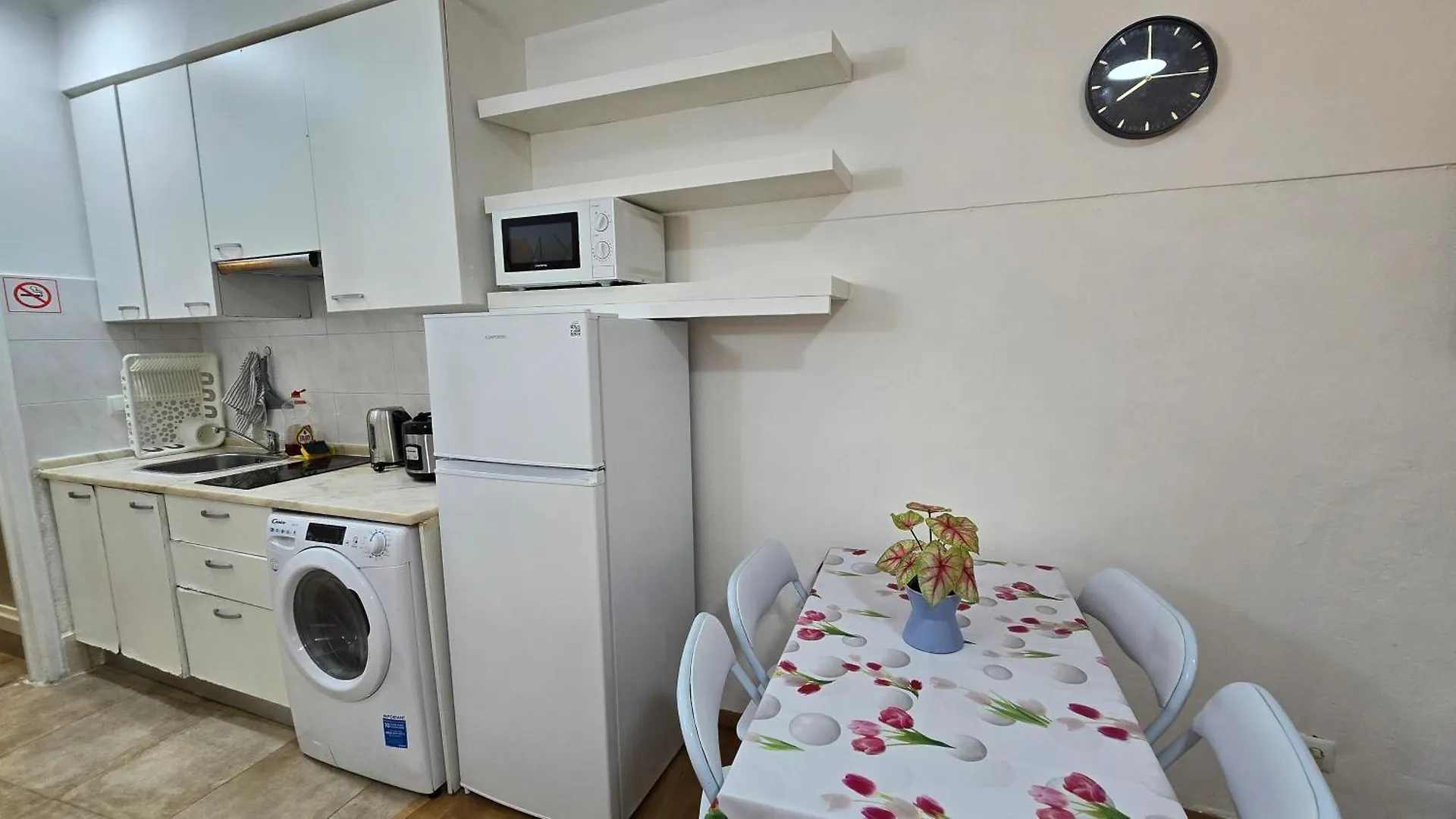Apartment Apartamento Cave -1 Estudio Inteiro No Areeiro Em Lisboa