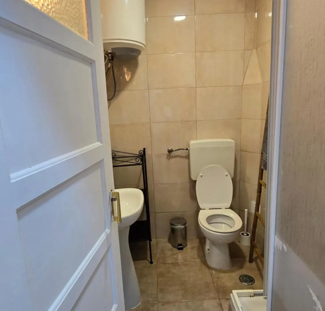 Apartamento Cave -1 Estudio Inteiro No Areeiro Em Lisboa Apartment